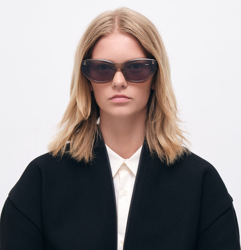 Blaze - Transparent oyster - James Ay - Model