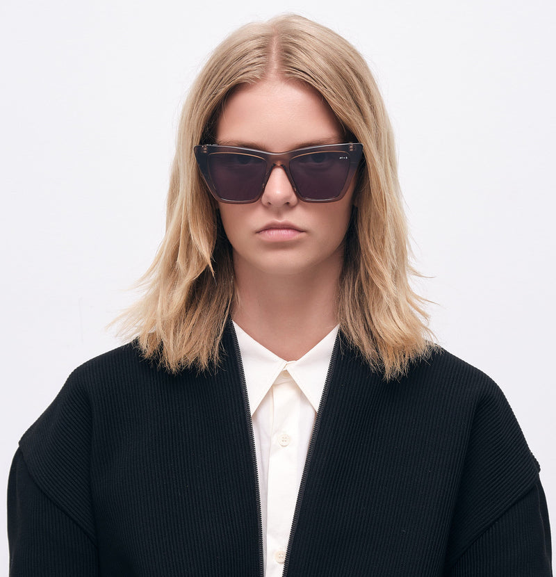 Mirage - Transparent coffee brown - James Ay - Model