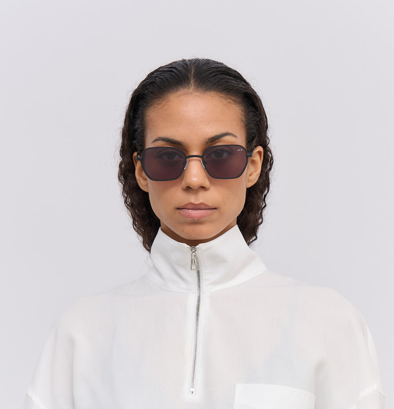 Decent - Matte black - James Ay - Model