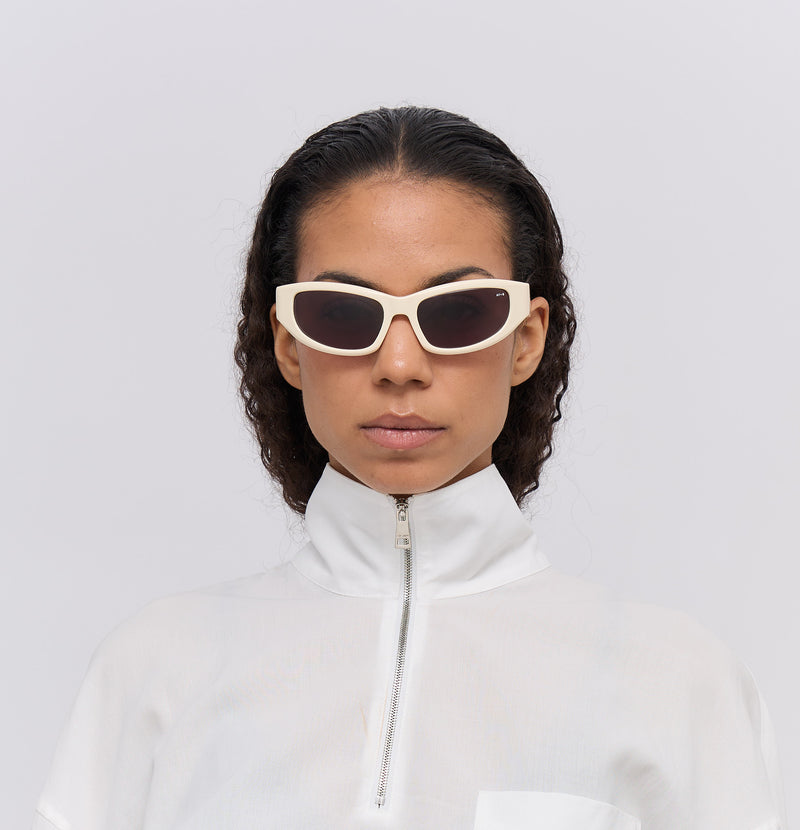 Pam - Solid ivory - James Ay - Model